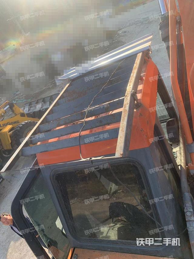 駕駛室頂部（整機(jī)外觀）