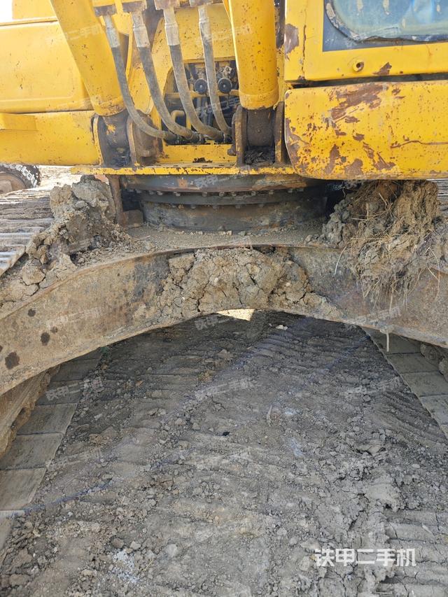 轉(zhuǎn)盤和下車架正前（工作和回轉(zhuǎn)裝置）