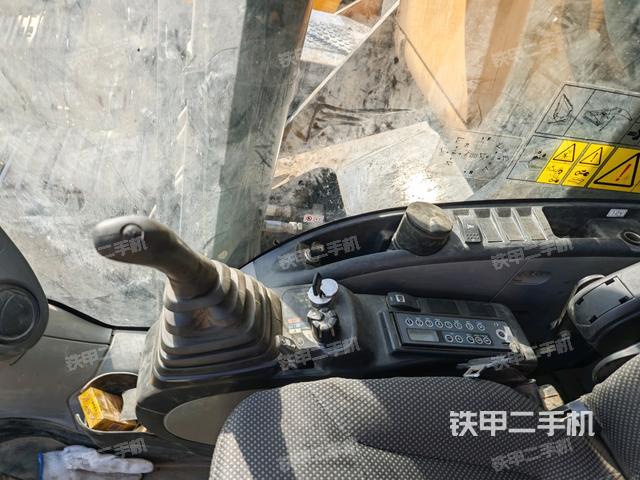 座椅右側(cè)控制臺/鑰匙門/油門/含右手柄（駕駛室部分）