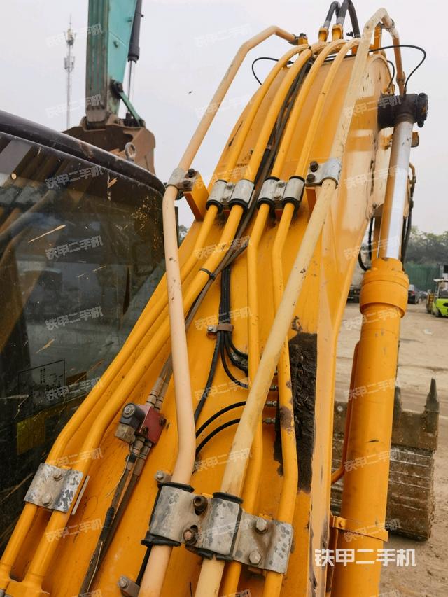 大臂背部俯視(工作和回轉(zhuǎn)裝置) 大臂背部俯視(工作和回轉(zhuǎn)裝置)