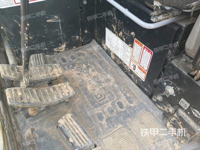 座椅右側(cè)控制臺(tái)/鑰匙門/油門/含右手柄（駕駛室部分）