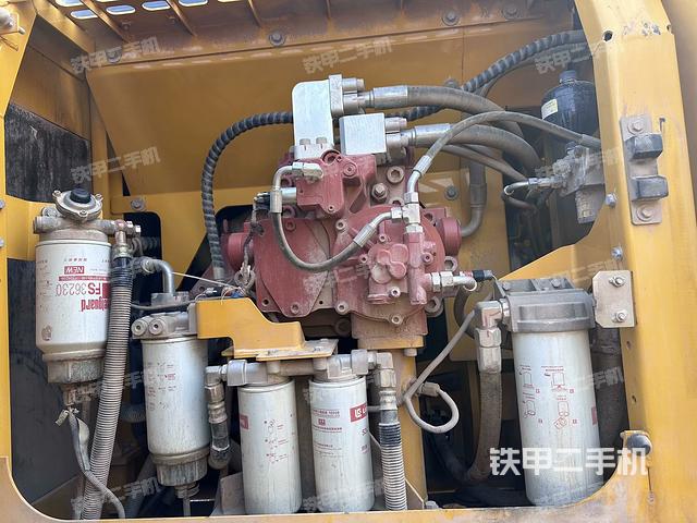 液壓泵艙室正面整體(整機(jī)外觀) 液壓泵艙室正面整體(整機(jī)外觀)