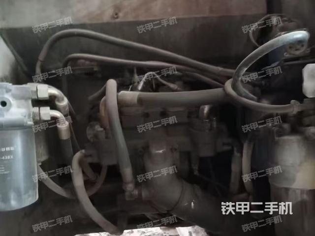 駕駛室頂部(整機(jī)外觀(guān)) 駕駛室頂部(整機(jī)外觀(guān))