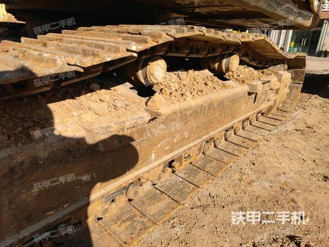 右側(cè)履帶整體(行走機構(gòu)) 右側(cè)履帶整體(行走機構(gòu))