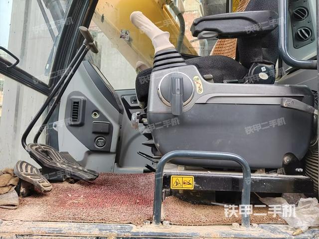 后窗玻璃角標(biāo)(駕駛室部分) 后窗玻璃角標(biāo)(駕駛室部分)