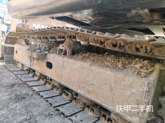 右側(cè)履帶整體?(行走機(jī)構(gòu)) 右側(cè)履帶整體?(行走機(jī)構(gòu))