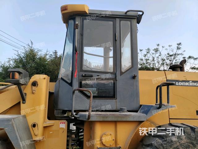 駕駛室正側(cè)(駕駛室部分) 駕駛室正側(cè)(駕駛室部分)