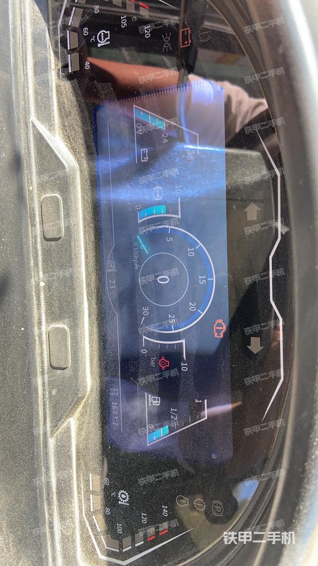 駕駛室工作臺（整機外觀及大件）