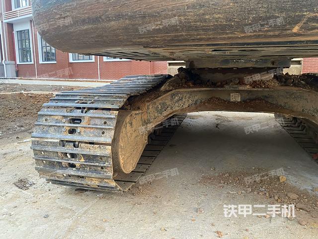 轉(zhuǎn)盤和下車架正前（工作和回轉(zhuǎn)裝置）