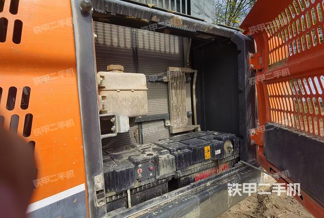 散熱器正面(大件艙室) 散熱器正面(大件艙室)