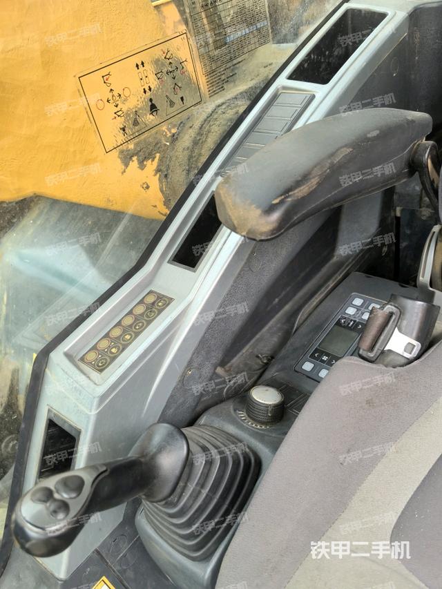 座椅右側(cè)控制臺/鑰匙門/油門/含右手柄（駕駛室部分）