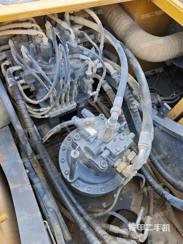 中央回轉(zhuǎn)接頭特寫（上車部件）