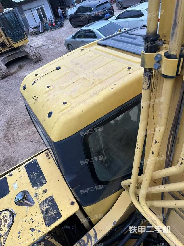 駕駛室頂部（整機外觀）