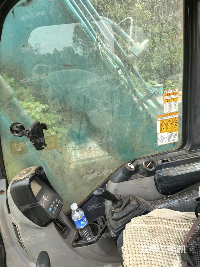 座椅左側(cè)控制臺(tái)/音響/含左手柄(駕駛室部分) 座椅左側(cè)控制臺(tái)/音響/含左手柄(駕駛室部分)