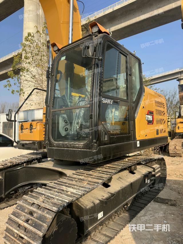 駕駛室整體（整機外觀）