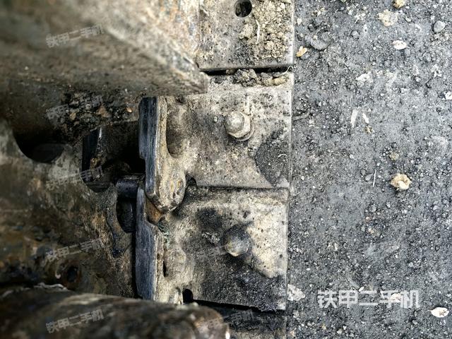 左驅(qū)動(dòng)輪（行走機(jī)構(gòu)）