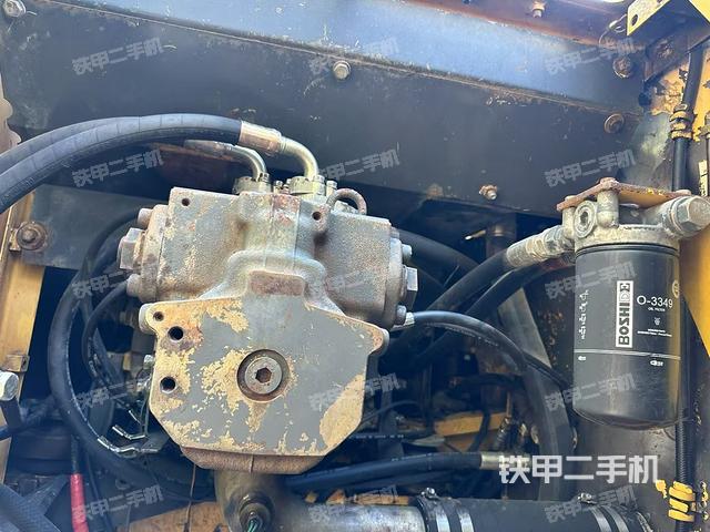 液壓泵艙室正面整體(整機(jī)外觀) 液壓泵艙室正面整體(整機(jī)外觀)
