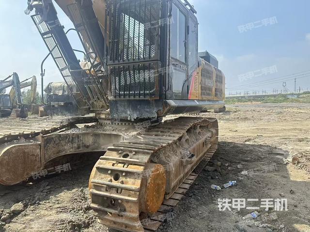 駕駛室整體（整機外觀）