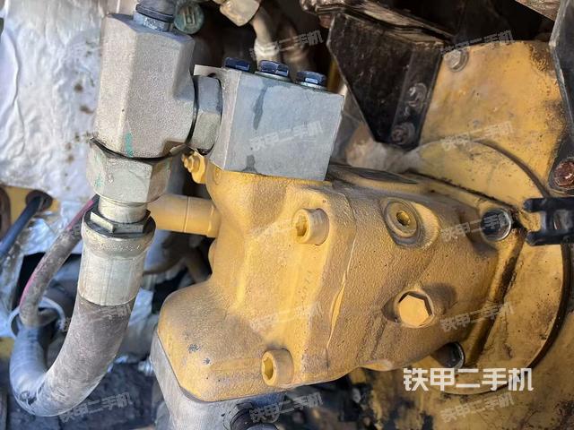 液壓泵艙室正面整體（整機(jī)外觀）