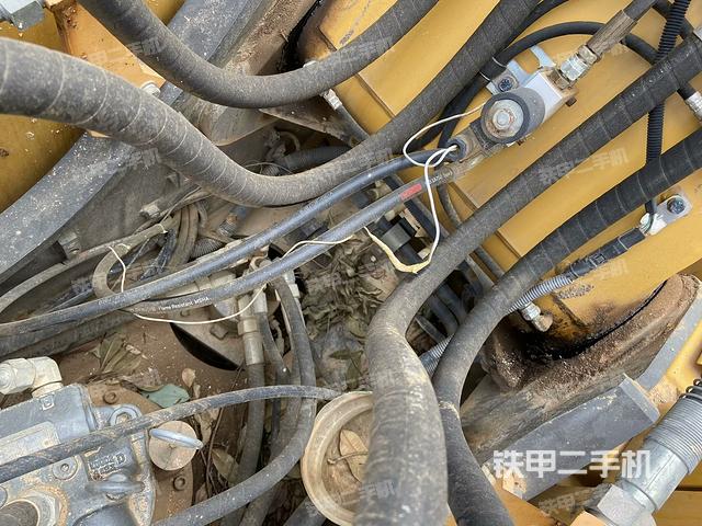 中央回轉(zhuǎn)接頭特寫(xiě)（上車(chē)部件）