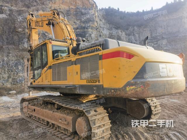 駕駛室整體(整機外觀) 駕駛室整體(整機外觀)