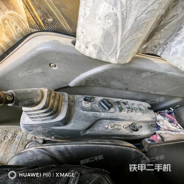 座椅左側(cè)控制臺(tái)/音響/含左手柄(駕駛室部分) 座椅左側(cè)控制臺(tái)/音響/含左手柄(駕駛室部分)