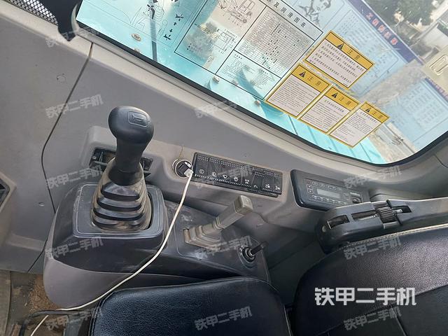 座椅右側(cè)控制臺(tái)/鑰匙門/油門/含右手柄（駕駛室部分）