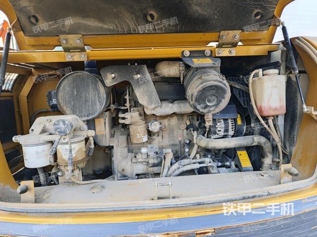 發(fā)動(dòng)機(jī)室（上車(chē)部件）