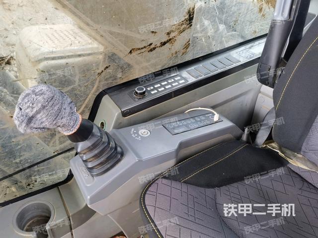 座椅右側(cè)控制臺(tái)/鑰匙門/油門/含右手柄(駕駛室部分) 座椅右側(cè)控制臺(tái)/鑰匙門/油門/含右手柄(駕駛室部分)