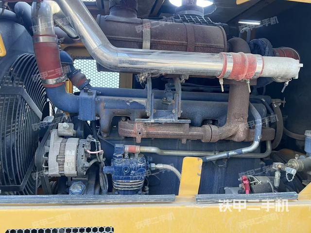 發(fā)動機(jī)右側(cè)(整機(jī)外觀及大件) 發(fā)動機(jī)右側(cè)(整機(jī)外觀及大件)