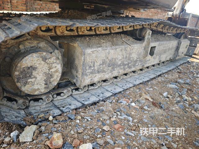 單側(cè)履帶整體(整機(jī)外觀) 單側(cè)履帶整體(整機(jī)外觀)