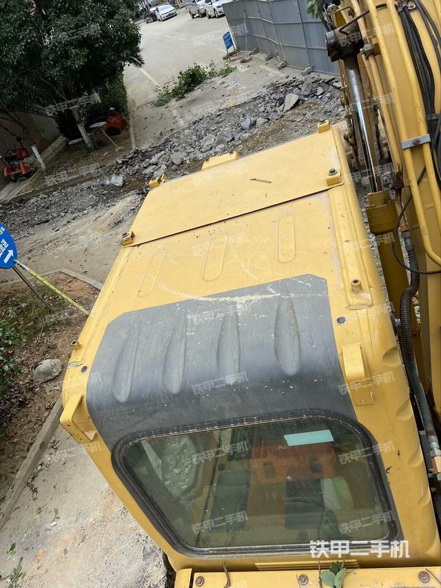 駕駛室頂部俯視（上車(chē)部件）