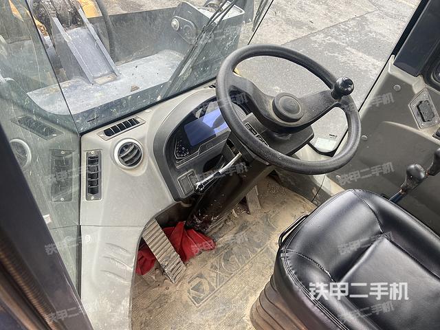 駕駛室操作臺（整機外觀及大件）