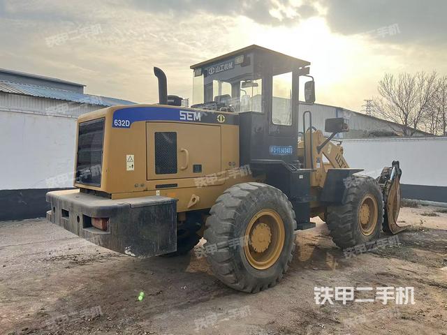 整機(jī)右后45°(整機(jī)外觀及大件) 整機(jī)右后45°(整機(jī)外觀及大件)
