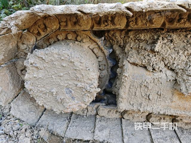 左驅(qū)動輪（行走機(jī)構(gòu)）