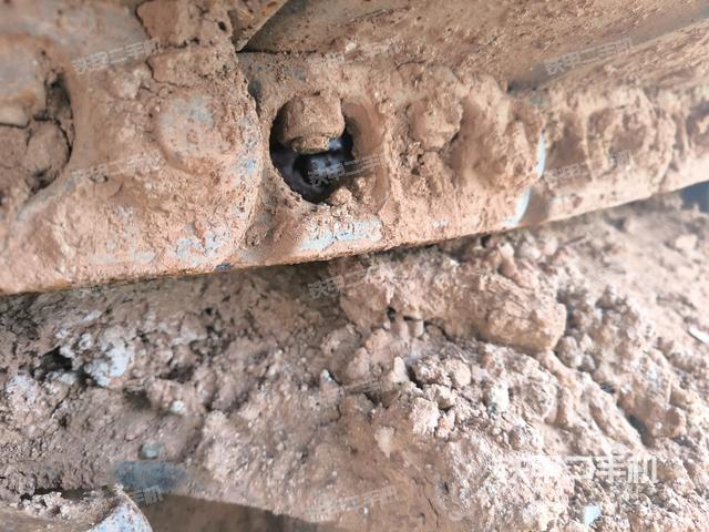 右側(cè)履帶整體?（行走機(jī)構(gòu)）