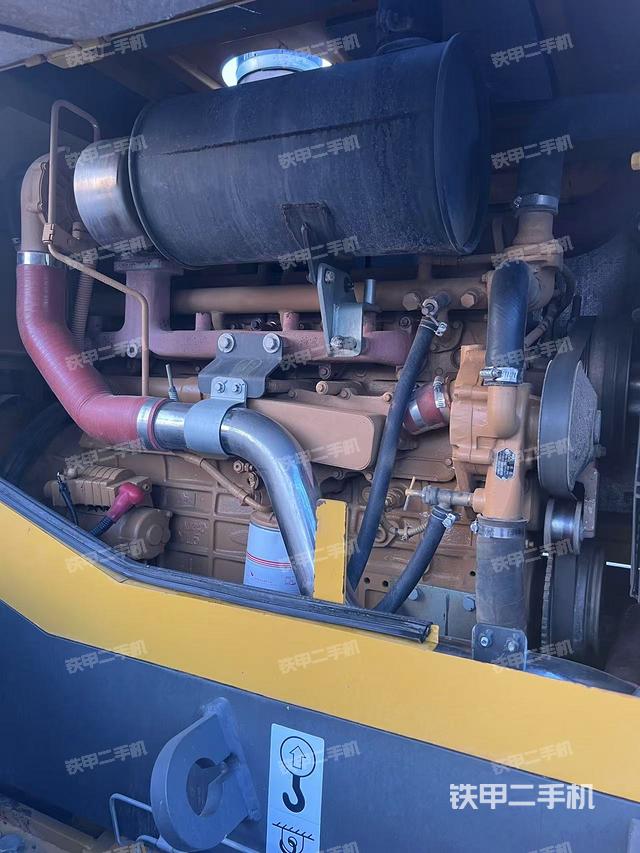 發(fā)動機右側(cè)（整機外觀及大件）