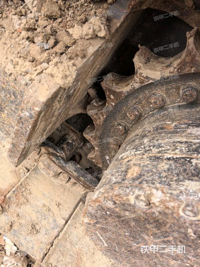 右驅(qū)動輪（行走機(jī)構(gòu)）