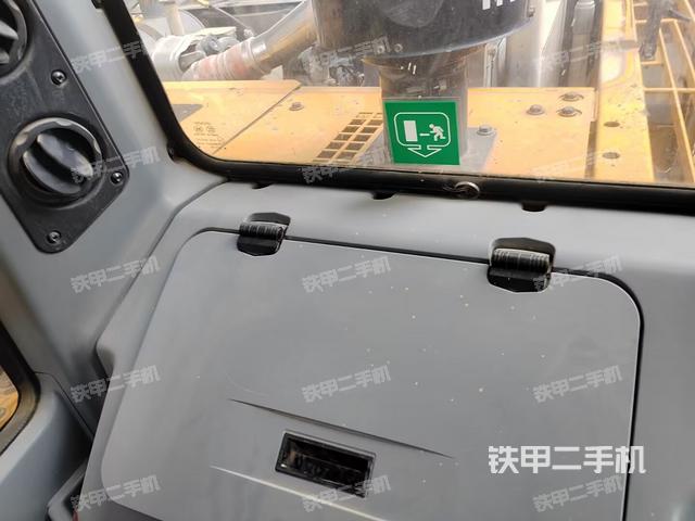 駕駛室左后45度(駕駛室部分) 駕駛室左后45度(駕駛室部分)