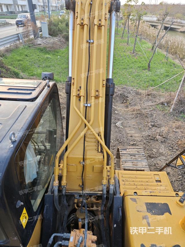 大臂背部俯視（工作和回轉(zhuǎn)裝置）