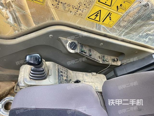 座椅右側(cè)控制臺(tái)/鑰匙門(mén)/油門(mén)/含右手柄（駕駛室部分）