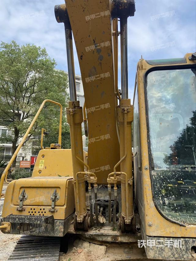 大臂油缸整體?豎拍（工作和回轉(zhuǎn)裝置）