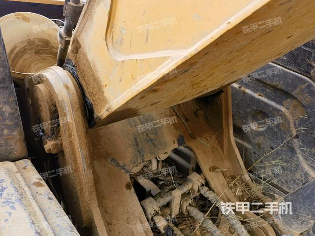 大臂根部?斜視(工作和回轉(zhuǎn)裝置) 大臂根部?斜視(工作和回轉(zhuǎn)裝置)
