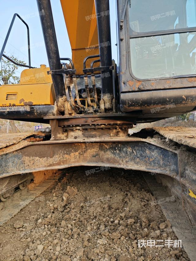 轉(zhuǎn)盤和下車架正前（工作和回轉(zhuǎn)裝置）