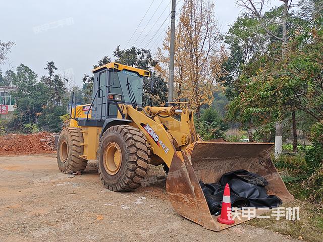 工作裝置整體(整機(jī)外觀及大件) 工作裝置整體(整機(jī)外觀及大件)