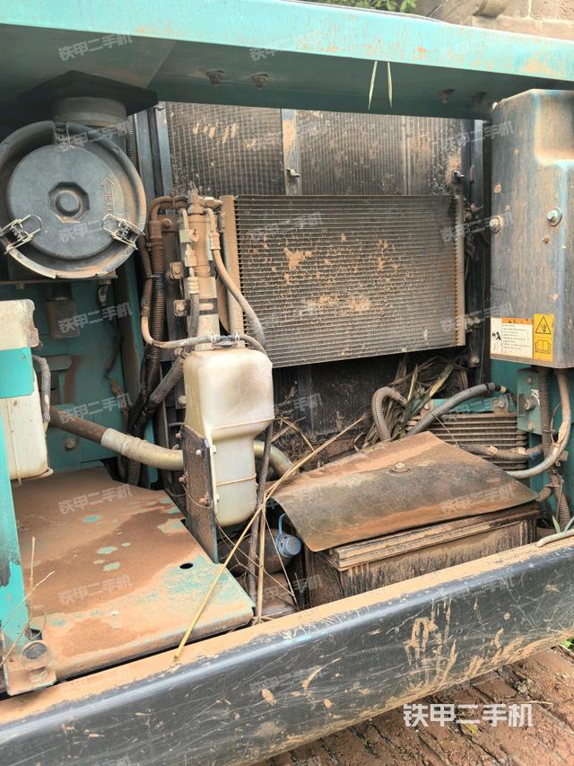 散熱器正面(大件艙室) 散熱器正面(大件艙室)