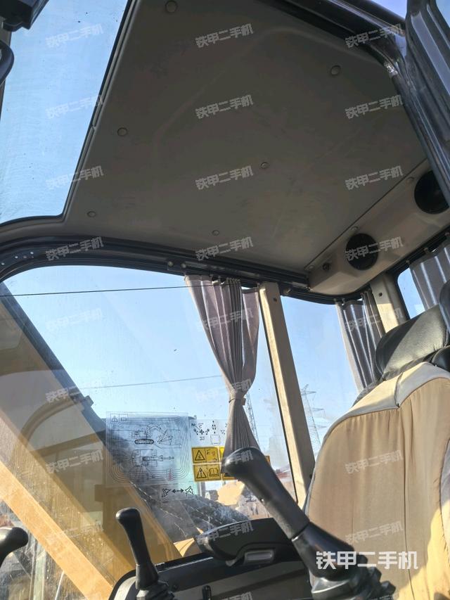 駕駛室頂部（整機(jī)外觀）