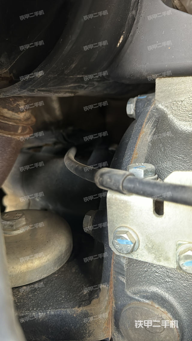 液壓泵艙室正面整體（整機(jī)外觀）