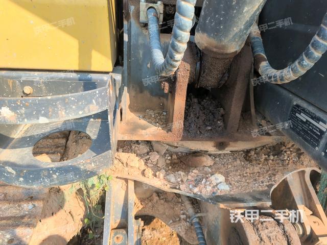 轉(zhuǎn)盤和下車架正前（工作和回轉(zhuǎn)裝置）