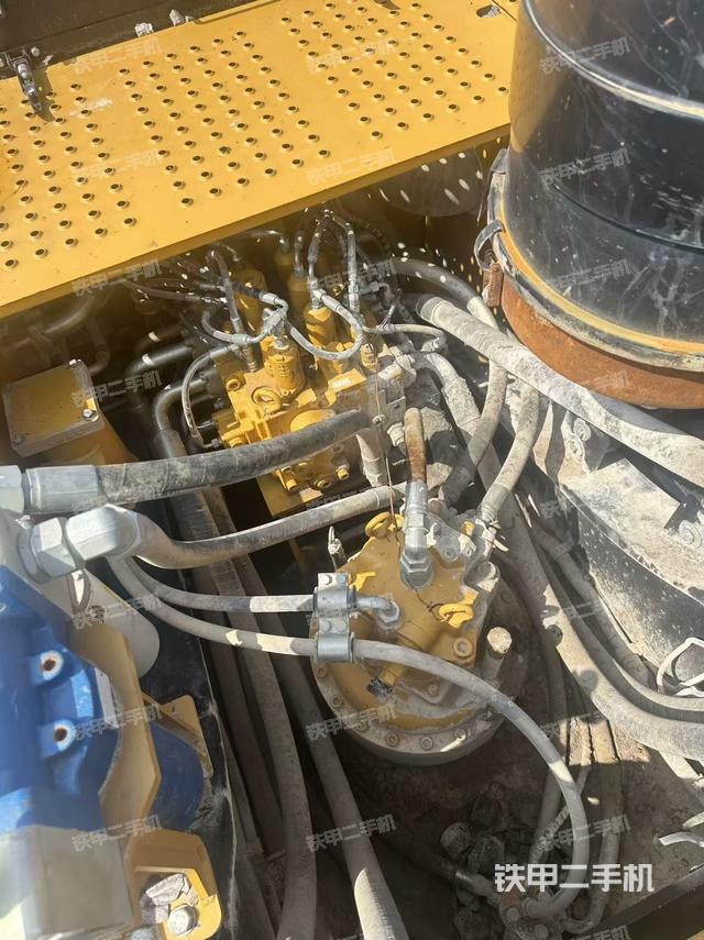 回轉馬達和主控閥（整機外觀）